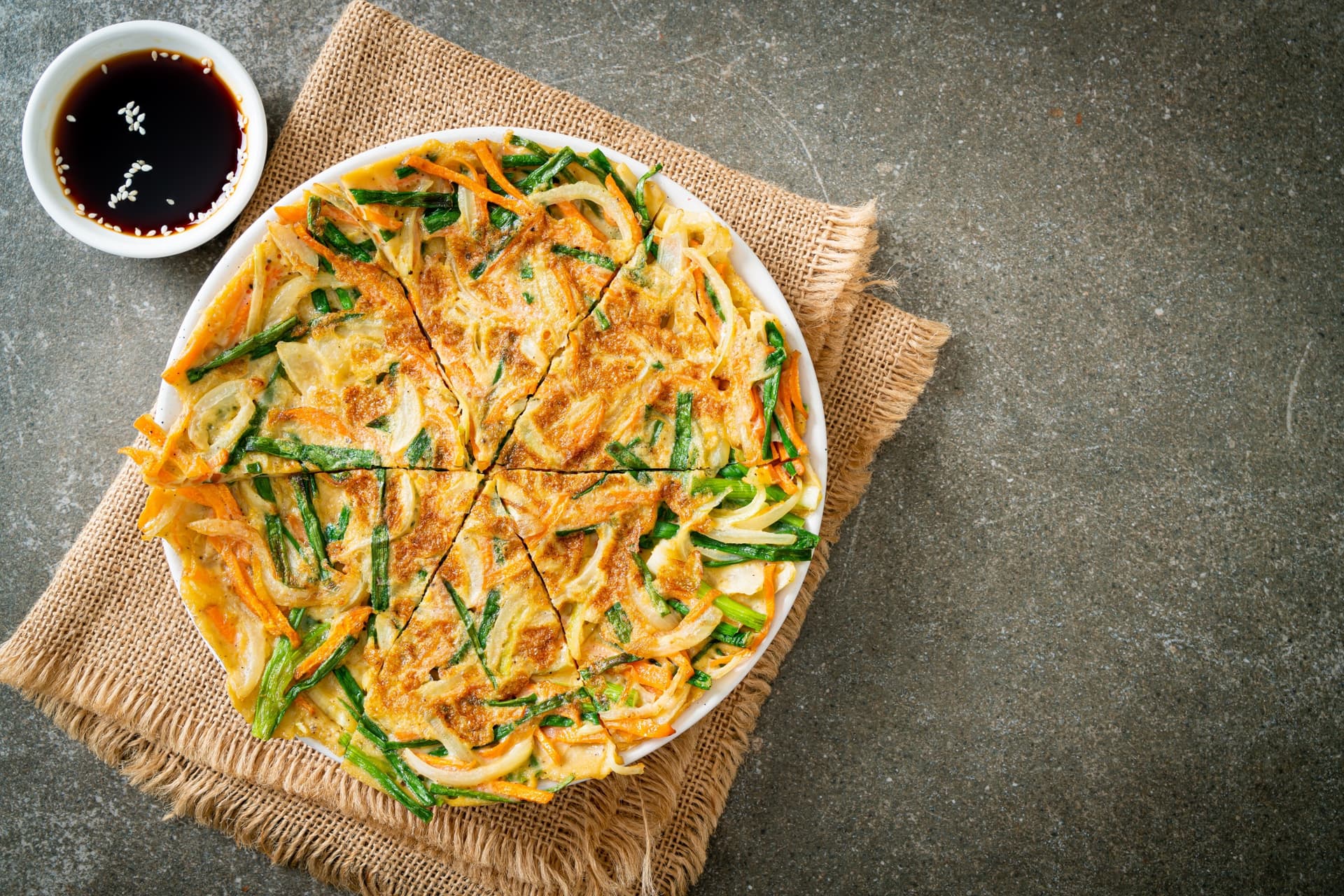 Rezept für Pajeon, das koreanische Pfannkuchen